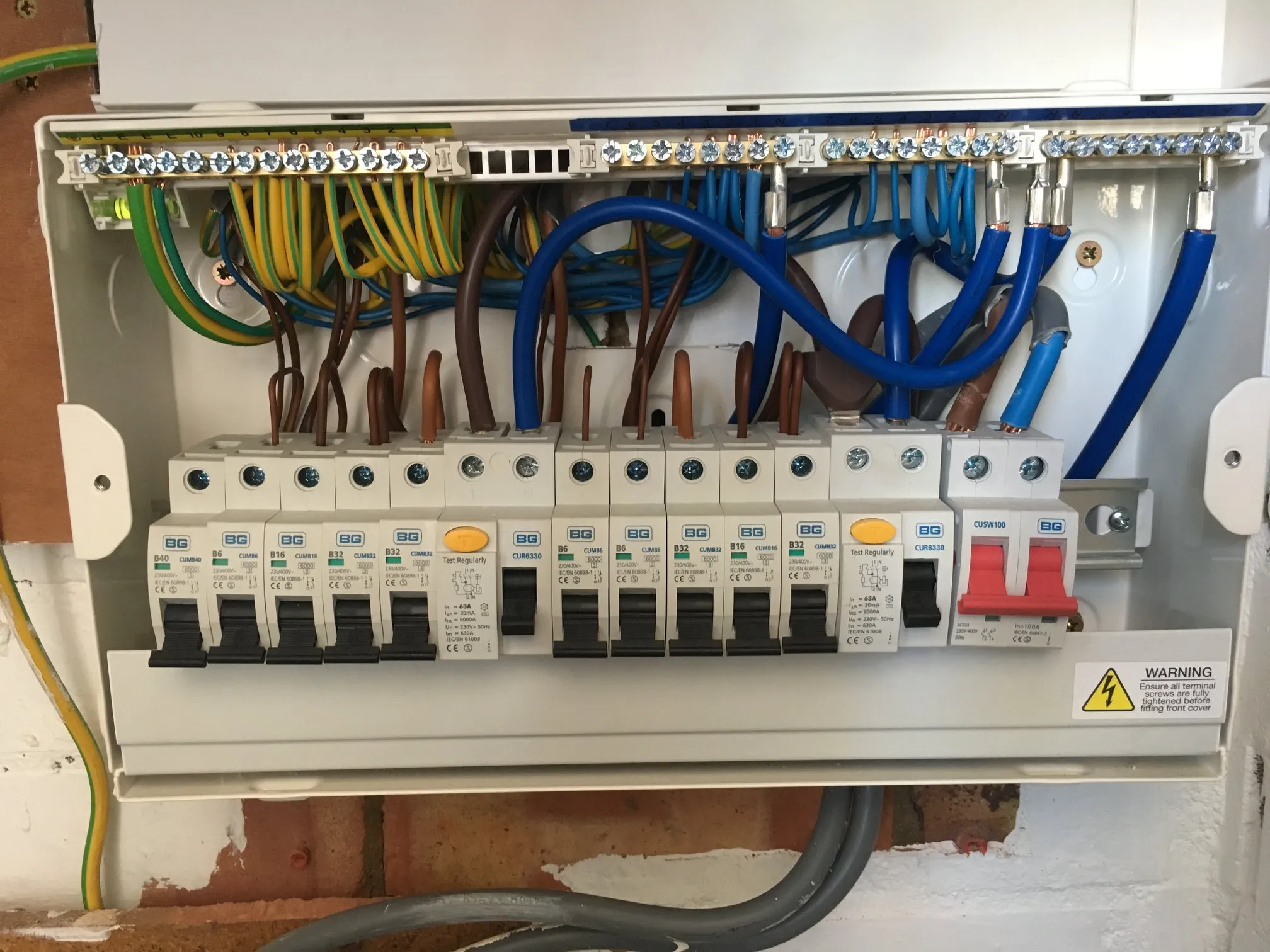 a bunch of wires are plugged into a switch box